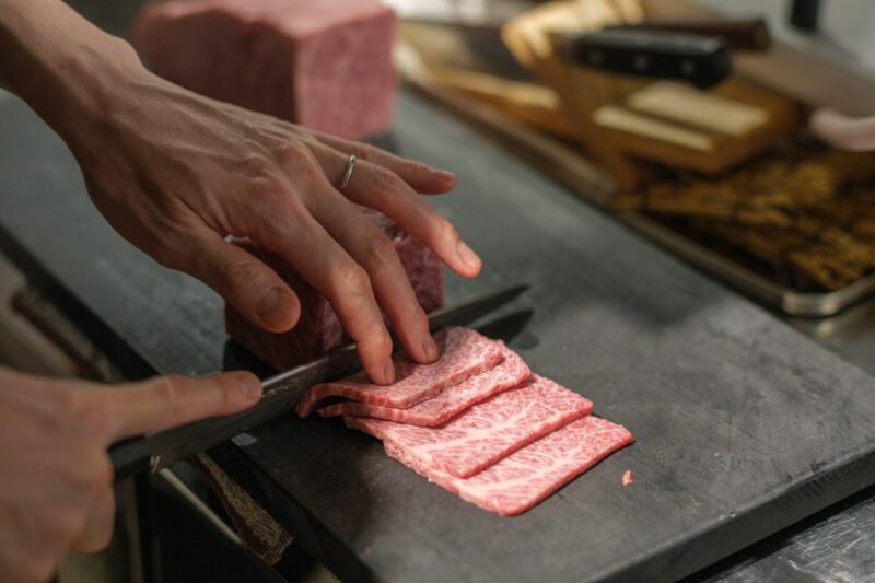 ただ肉を出すのではなく、食べ方に合わせて仕上げる。